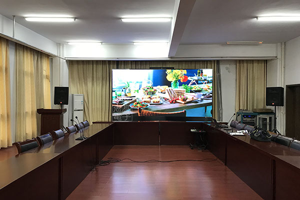 南京淮海路圓弧型LED全彩顯示屏